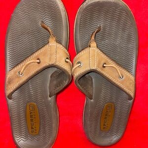 SPerry Men’s top-Sider outer bank thong Sandals.